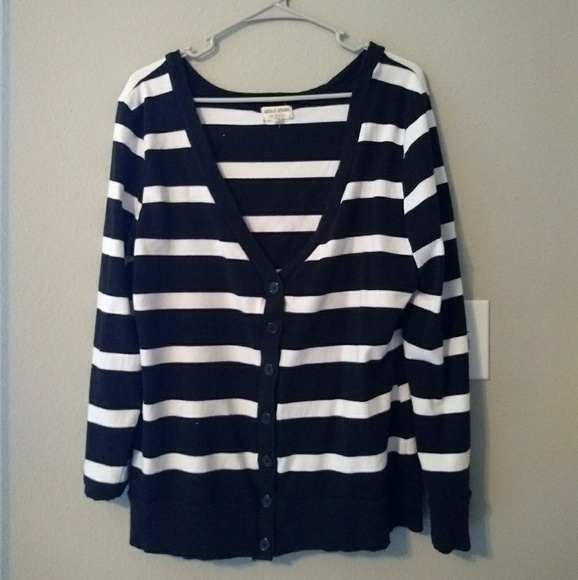 Zenana Outfitters Tops - 3x black &white button up cardigan